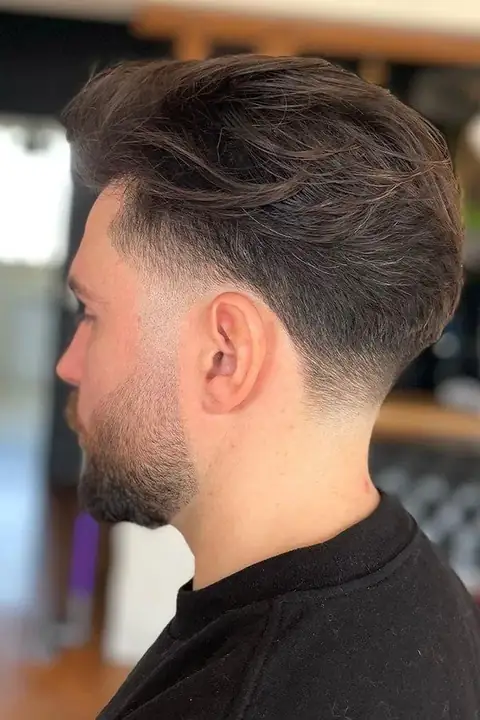 Low taper visto de perfil con degradado bajo en el lateral