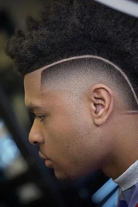 Taper fade con línea curva diseñada del contorno hacia atrás